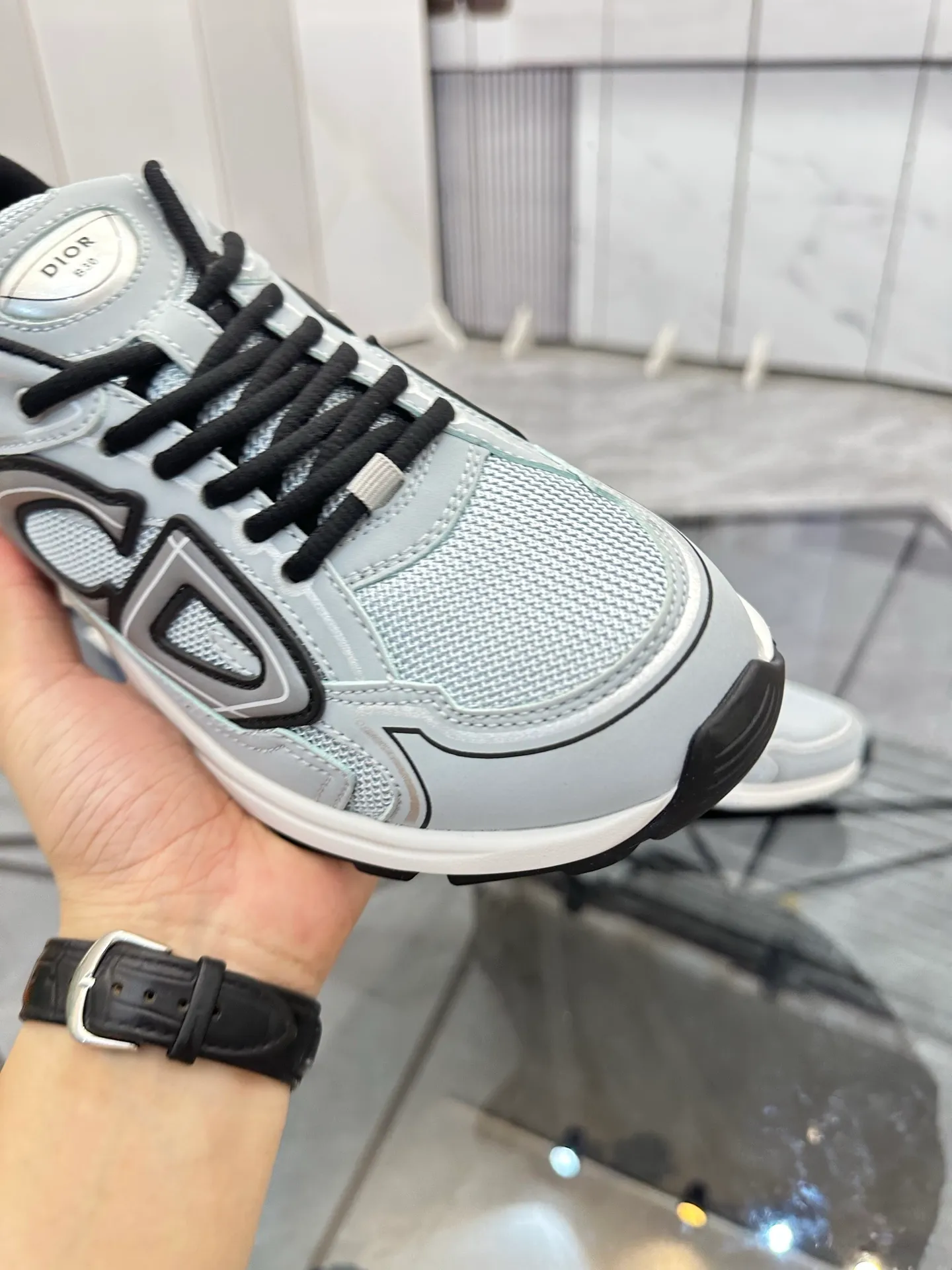 Men's shoes: 💰P400¥ Available in Guangzhou Product trademark: Dior* "Dior*" low-top casual shoes Regular size: 35-46 (can be customized to 47) Couple style Product materials: Upper imported cowhide stitched with original fabric, breathable lining, ultra-light foam original outsole. No.: 007
